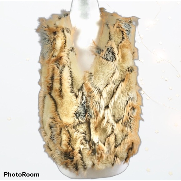 WD.NY Jackets & Blazers - Faux Fur🥕Vegan Coyote Fur Vest Size Med